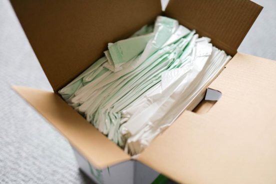 気温が上がって、ゴミの匂い漏れが気になる…。Amazonで買える「大容量のゴミ袋」で軽減できました
