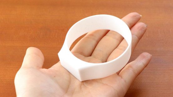 キッチンでも玄関でも。山崎実業の「マグネットシリコーンバンド」が新しい定位置を作ってくれた