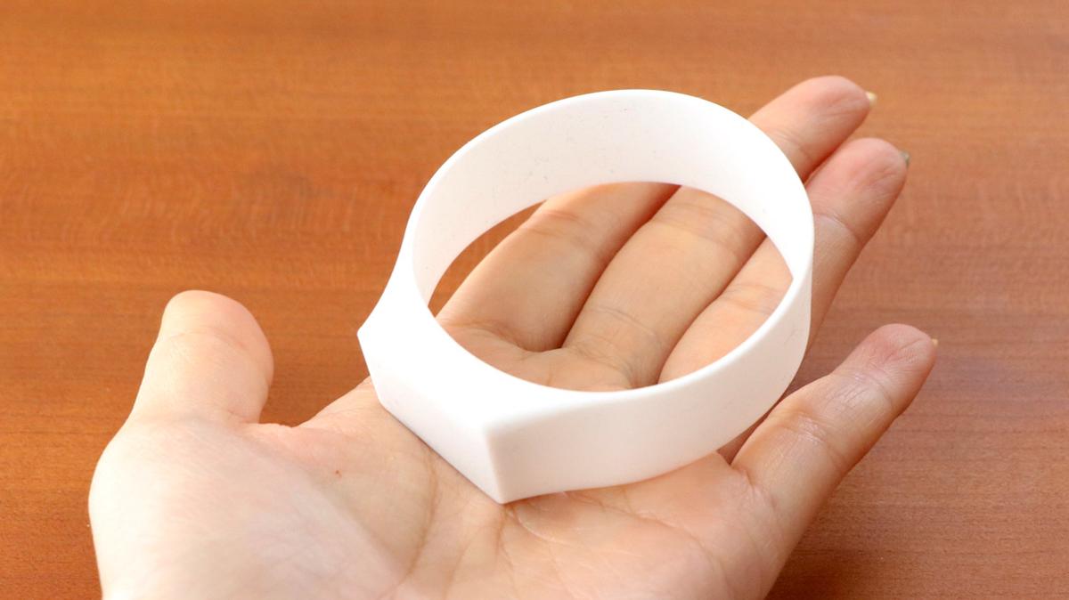 キッチンでも玄関でも。山崎実業の「マグネットシリコーンバンド」が新しい定位置を作ってくれた