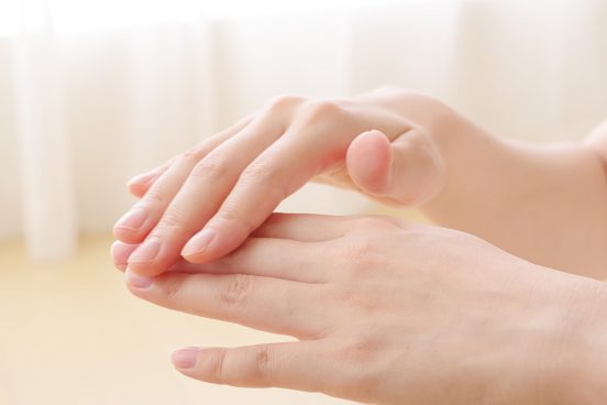 寝る前のたった1分でOK！育爪セラピストが教えるサロンに行かずに縦長ピンクの美爪を手に入れる方法