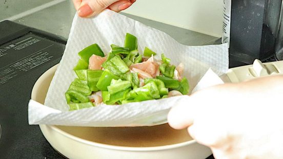 洗いものを極力減らしたい。ズボラな私でもニトリ の「フライパンシートにもなるまな板シート」で料理のレパートリーを増やせた！