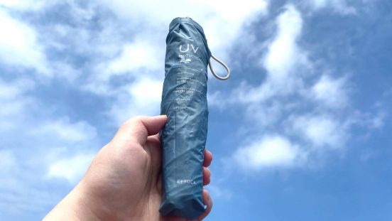 スマホより軽くて、おにぎりと同程度の重さ！ KEYUCAの晴雨兼用傘で、“傘のうっかり忘れ”を卒業できた話