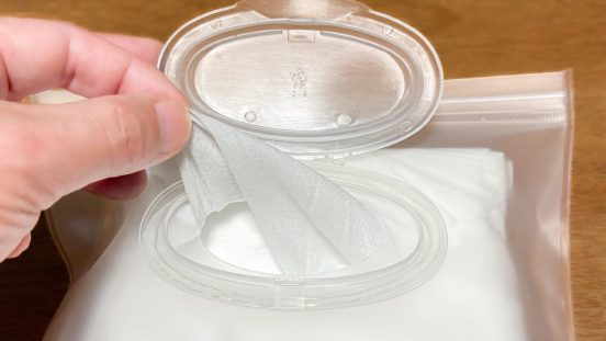 セリアの「フタ付ウェットシートケース」があれば、ウェットティッシュが残り1枚しかなかった…を防げるよ