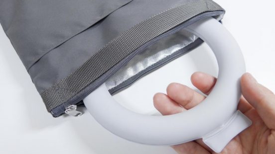 KEYUCAの「薄型保冷ポーチ」があると、冷感アイテムの持ち運びがこんなにラクになるとは