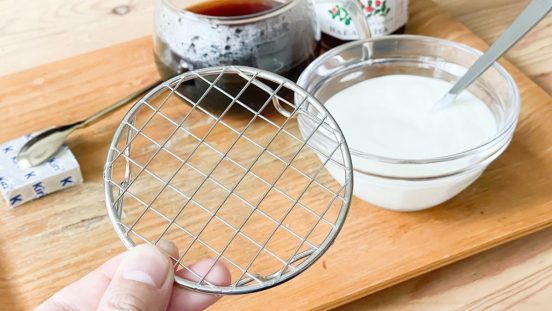 家事問屋「盛付あみ 丸」を使ってみたら揚げ物のサクサク感が段違い。食卓のちいさな名脇役を見つけたよ