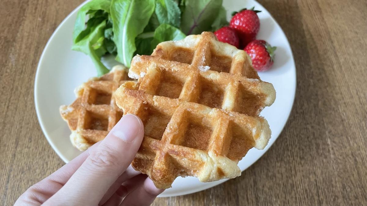 業務スーパー「ベルギーワッフル」は、1個40円台で本格的な味わい！ 忙しい朝にもありがたい理由とは
