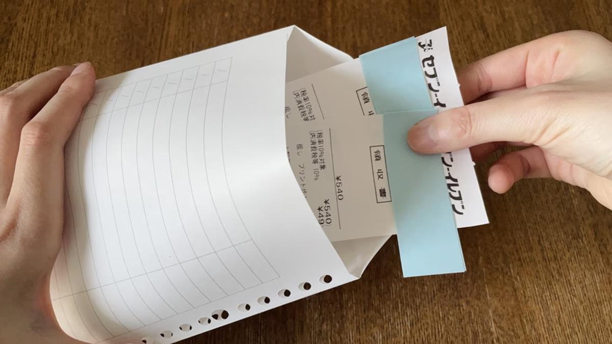 ゴチャつきがちな領収書を、無印良品の「家計簿封筒」で整理。これで来年の確定申告をラクにするぞ…！