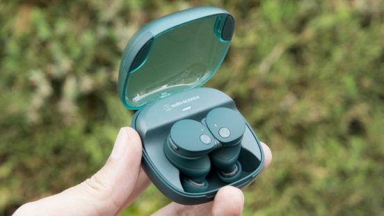 最大25時間連続で使えるオーディオテクニカのワイヤレスイヤホン。 ケースなしで出かけられるって最高！