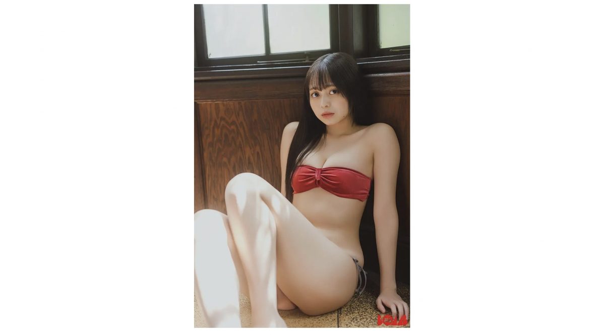 蓬莱舞、チューブトップビキニ姿で色白美ボディ披露