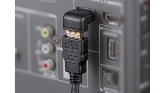 狭い隙間でも接続しやすい！ ケーブルの負担を軽減するL型HDMI変換アダプタ