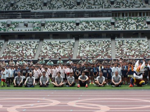 王貞治さんらコーチ陣がとにかく豪華！ 小学生400名が4競技を体験した「JFA ユニクロマルチスポーツキッズ」をレポート