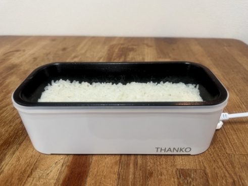 サンコー「おひとりさま用超高速弁当箱炊飯器」を使うとほかほかモチモチご飯がオフィスの自席で実現してしまう