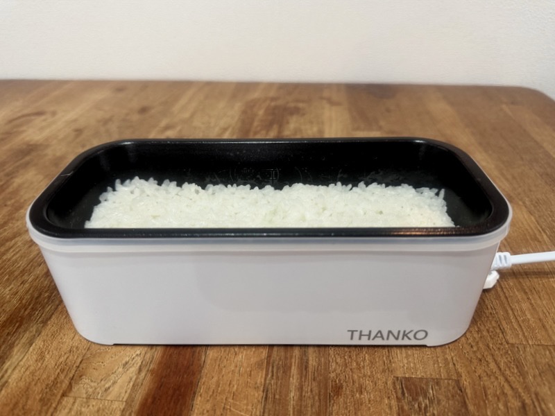 サンコー「おひとりさま用超高速弁当箱炊飯器」を使うとほかほかモチモチご飯がオフィスの自席で実現してしまう