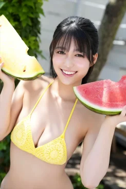 #Mooove!・赤間四季、ビキニ姿でメリハリ美ボディ披露「ヤングガンガン」アザーカット9点公開