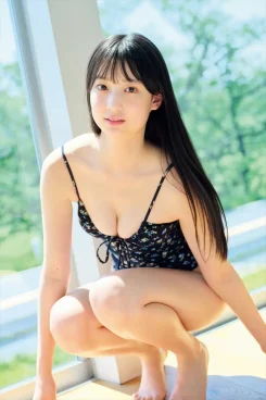 制コレ美女・百田汐里、透明感あふれる爽やかなグラビア披露