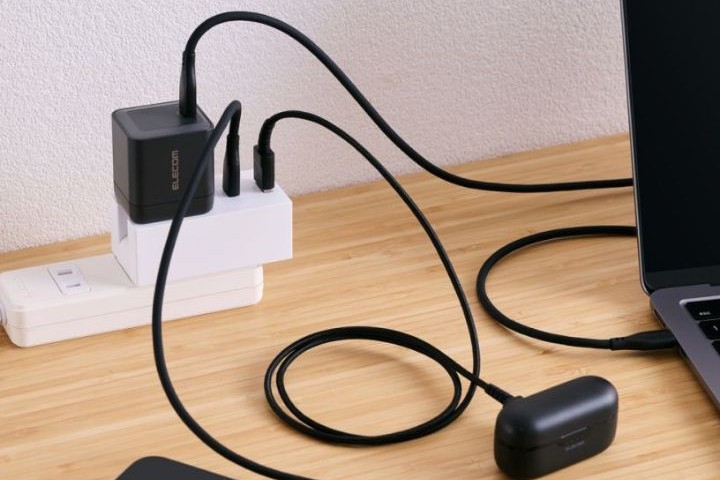 最大6台まで同時充電OK！ コンセント直挿しタイプのモバイル電源タップ
