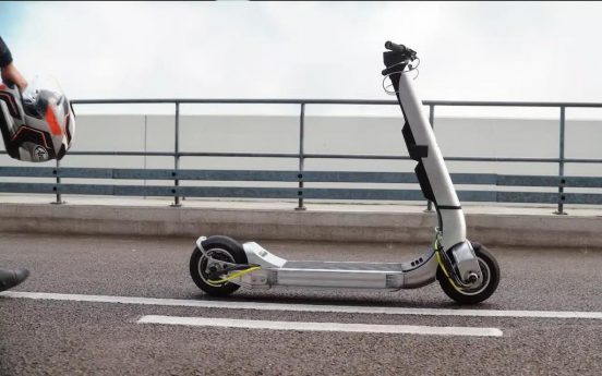 電動スクーターなのに時速135km？ 元F1のエンジニアが化け物を開発中