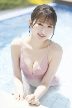 貝賀琴莉、水着姿で色白美ボディ披露「ヤングチャンピオン」アザーカット5点公開