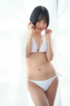 小倉あずさ、純白ビキニ姿で美ボディ披露「ヤングチャンピオン」アザーカット4点公開