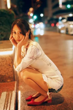 古畑奈和、チャイナドレス姿で美ボディライン披露　2nd写真集厳選カット初解禁