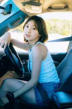 日向坂46・富田鈴花、オーストラリアで撮影の1st写真集厳選カット公開
