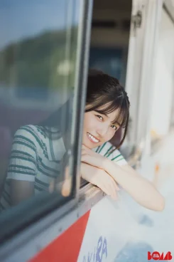 乃木坂46・五百城茉央、夏グラビアで爽やか笑顔