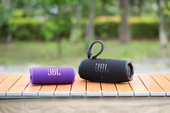 ド定番スピーカーの最新モデル「JBL Flip 7」「JBL Charge 6」レビュー、選ぶ際のポイントは？