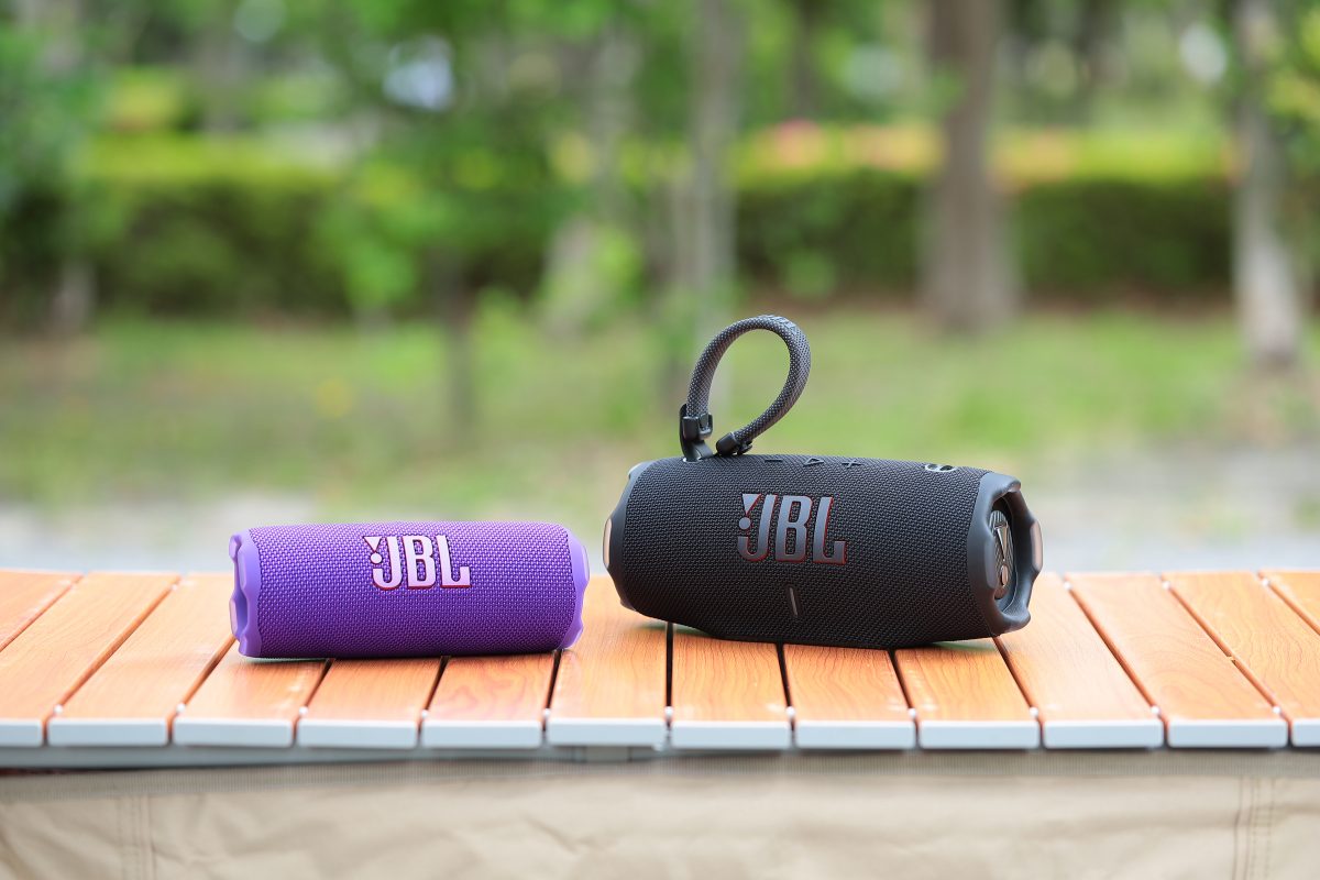 ド定番スピーカーの最新モデル「JBL Flip 7」「JBL Charge 6」レビュー、選ぶ際のポイントは？