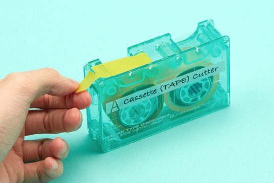 懐かしのカセットテープ風デザイン！ 昭和レトロな「カセットテープカッター」
