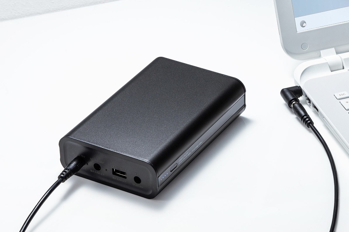 10種のプラグを標準付属！ 幅広い機種に給電できるノートPC用モバイルバッテリー