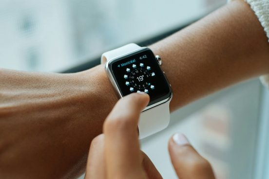 「Apple Watch」、2026年に指紋認証を導入？