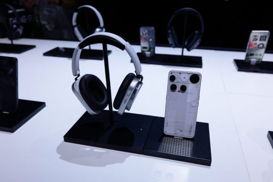 Nothingが「Headphone (1)」と「Phone (3)」を日本市場に投入。「どれも似たり寄ったり」の中でデザインに注力