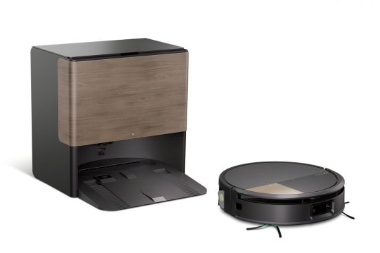 ルンバ史上最高の清掃力！ 伸びるローラーモップと温水拭きで徹底清掃する「Roomba Max 705 Combo」