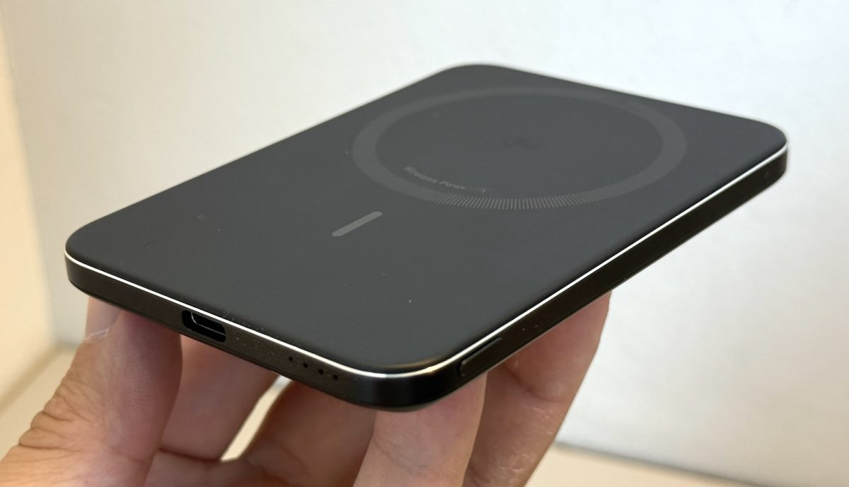 iPhoneとの組み合わせでマストバイ級の快適さ。 Ankerの”くっつく”超薄型モバイルバッテリーをチェック