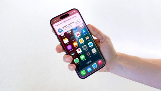 アップルCEO、SiriのAI機能開発は「順調」と発言。年末までにリリースできる？