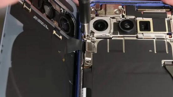 「Pixel 10」をiFixitが分解！ 修理しやすさは何点？