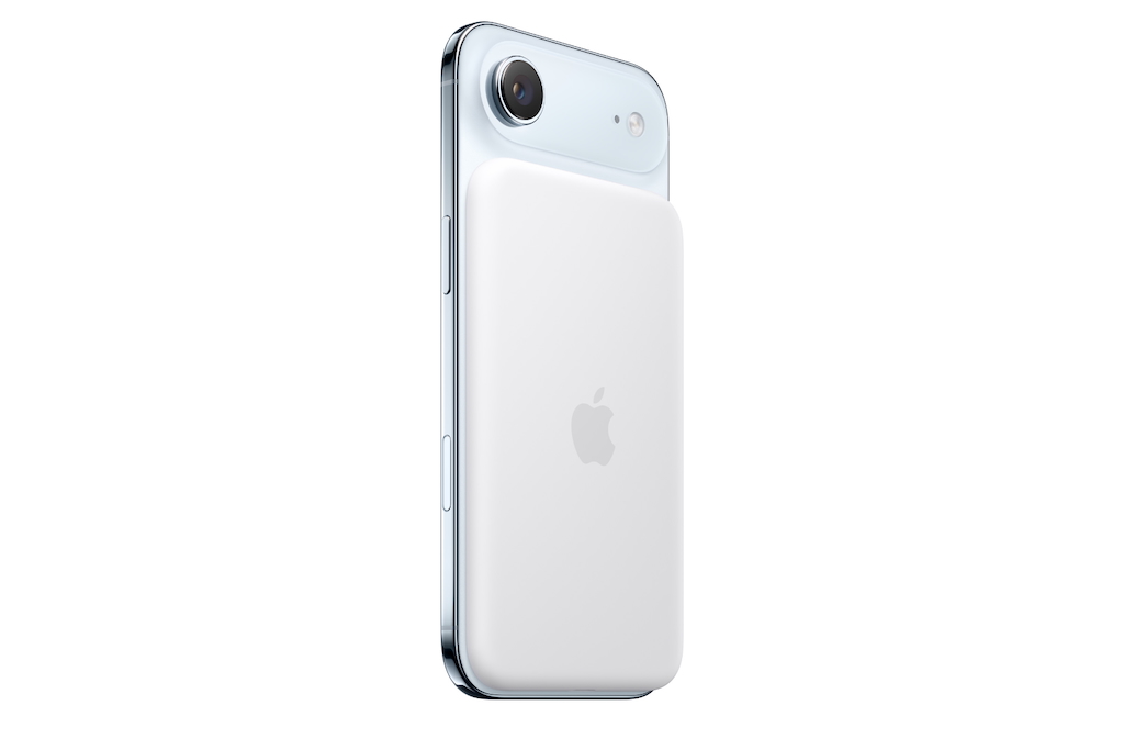 新型「iPhone Air」の購入を検討中？ 専用「MagSafeバッテリー」があると安心かも