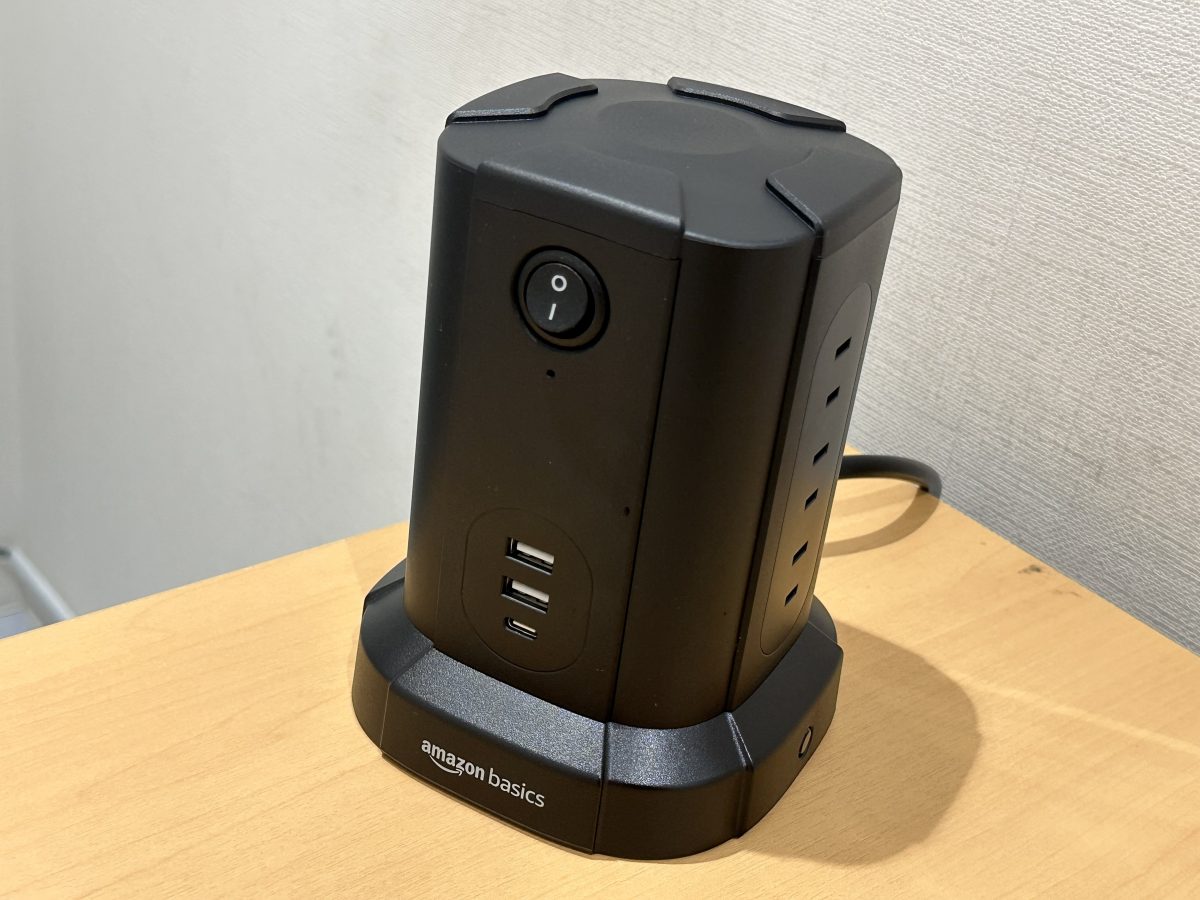 コンパクトな見た目だけど12台まで同時充電できちゃう！ Amazonベーシック「八角形電源タップタワー」レビュー