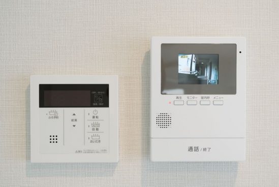 【2025年版】玄関の防犯カメラ・ドアホンおすすめは？ 違いを比較！ 設置方法から費用まで徹底解説
