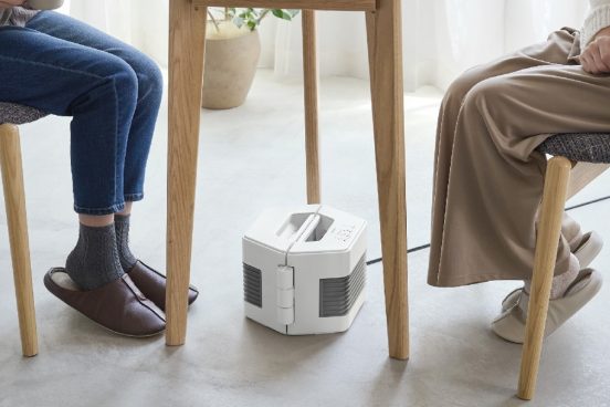 2つの送風口で自在に温める！ アイリスオーヤマの新作ファンヒーター「ツインセラ」