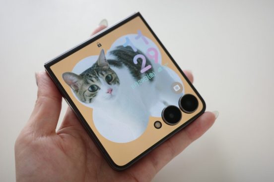 アラサー女子が「Galaxy Z Flip7」レビュー。カバーディスプレイに感動も、メインスマホにならない3つの理由
