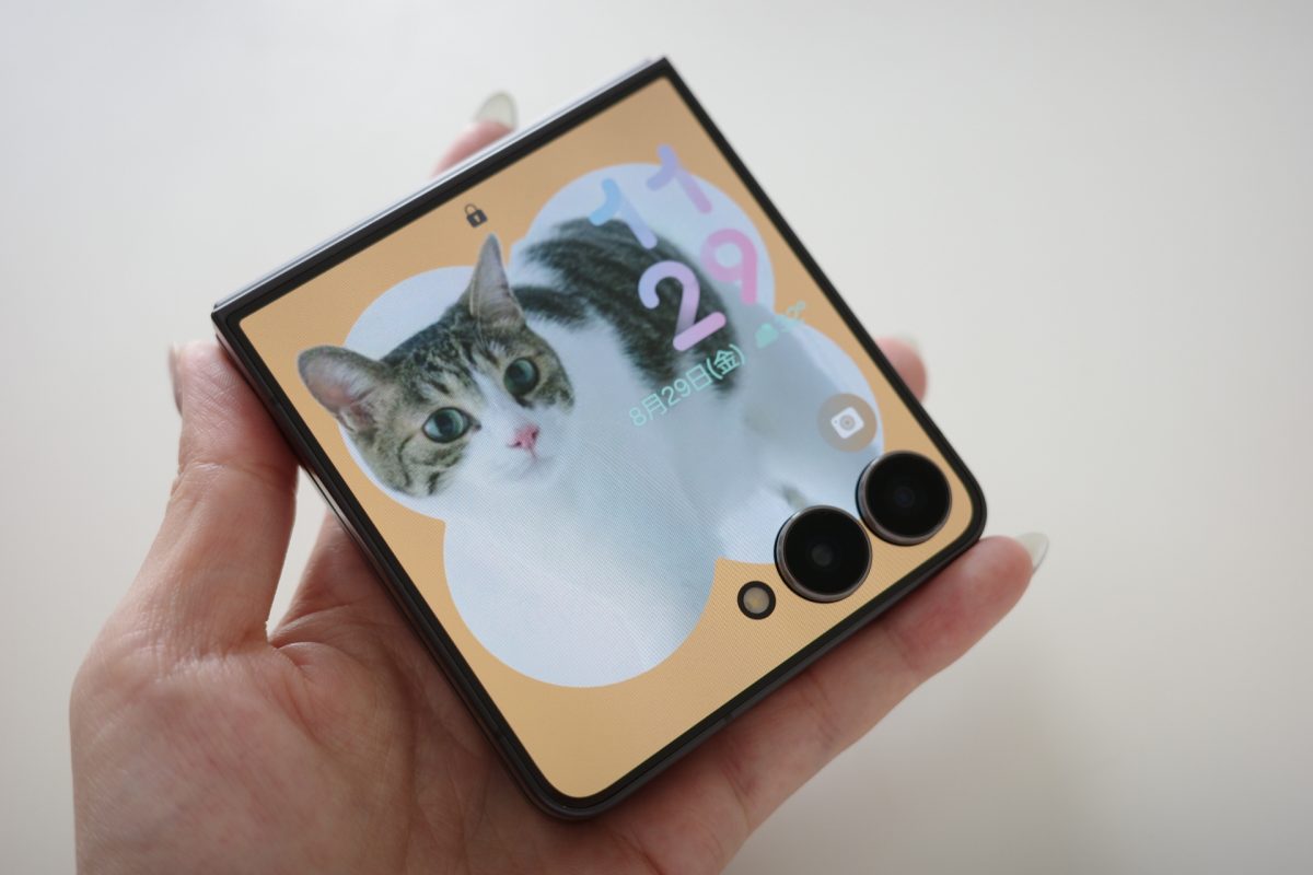アラサー女子が「Galaxy Z Flip7」レビュー。カバーディスプレイに感動も、メインスマホにならない3つの理由