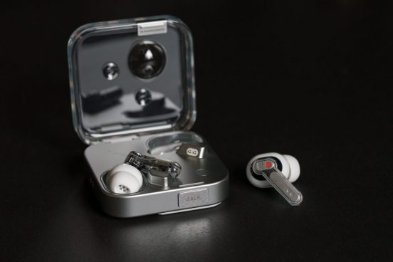ケースに話しかける体験が新しい！Nothing新イヤホン「Ear（3）」は音も見た目もプレミアだった