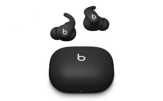 秋の公園を走りたい！「Powerbeats Fit」が新発売