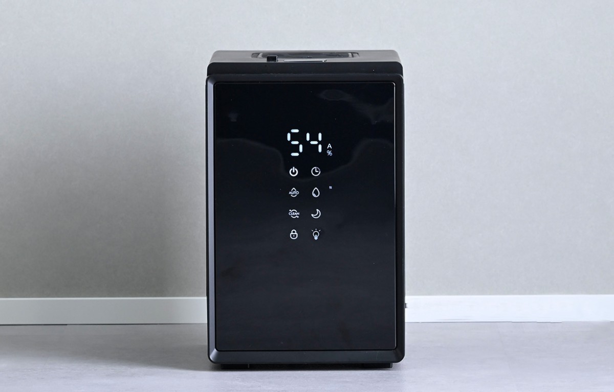 たき火のような灯りでリラックス！ お手入れ簡単な「キューブ型スチーム式加湿器」
