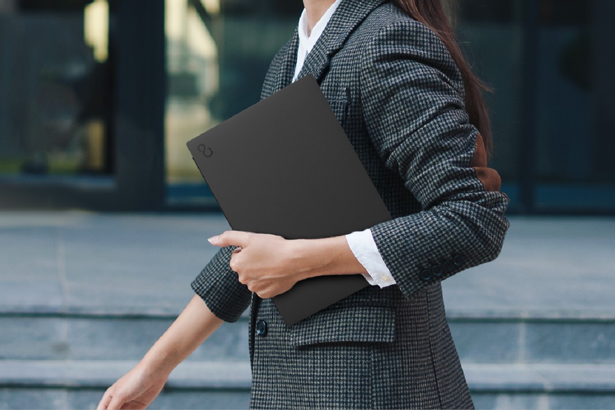 FMVの世界最軽量14型ノートが店頭販売へ！ 最新OS搭載の新モデル3シリーズが登場