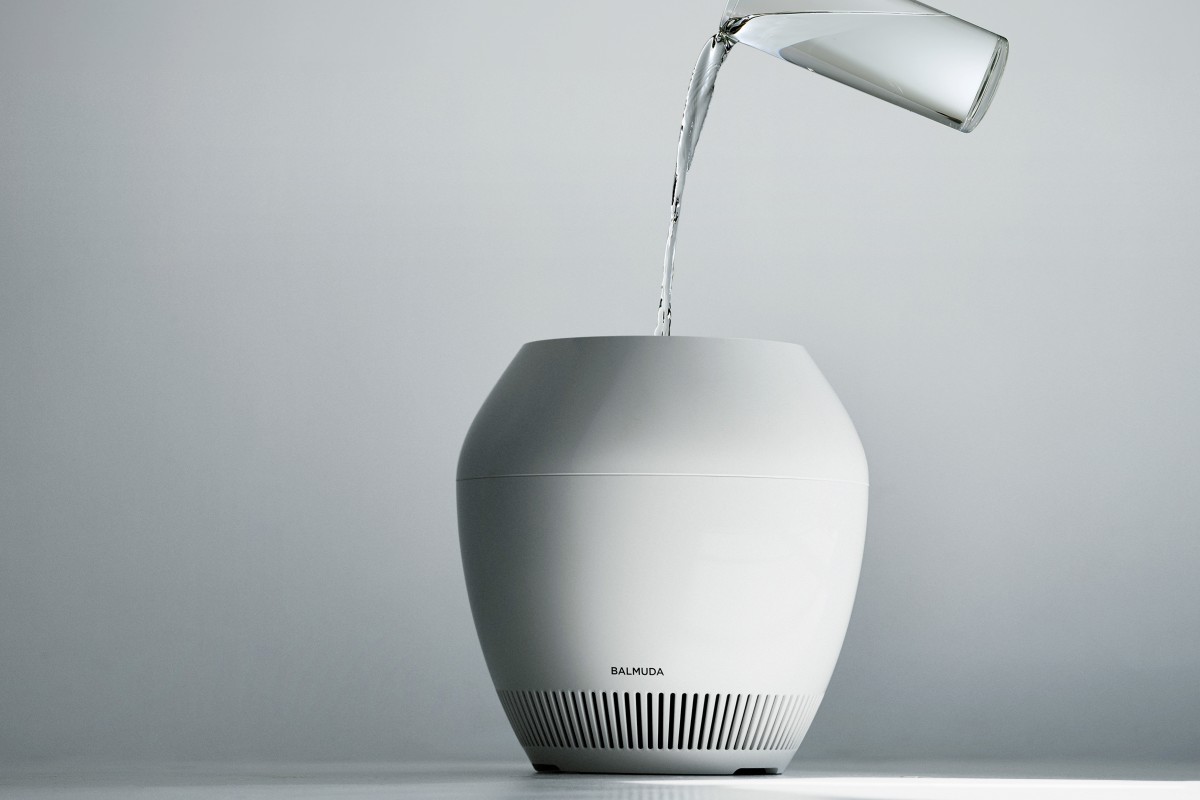 光と音で癒やしの時間を演出！ 空気を洗うバルミューダの加湿器「Rain」が進化