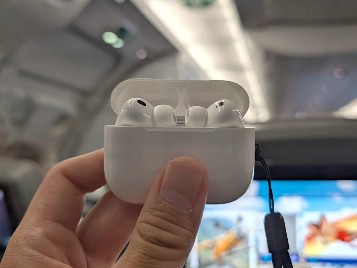 ライブ翻訳って本当に便利？ アップルのワイヤレスイヤホン「AirPods Pro 3」を海外で試してみた