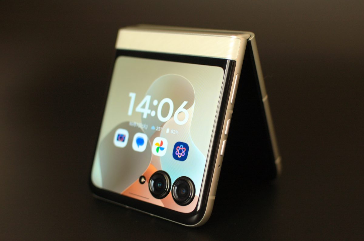 モトローラ「razr 60」レビュー。折りたたみ撮影×AI活用で広がるスマホの使い道が魅力