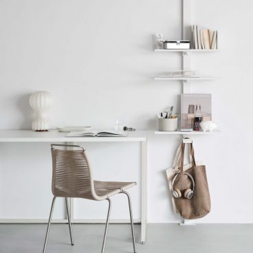 省スペース＆アレンジ自在！デスク周りは「突っ張り壁面収納」が正解！